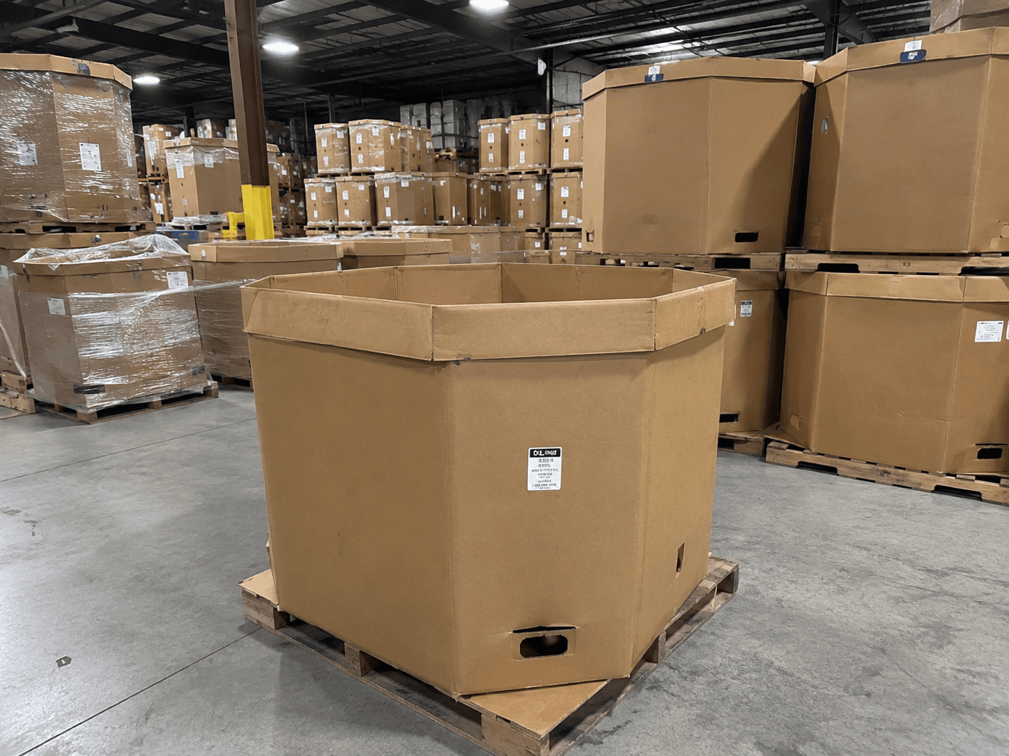 A reclaimed Gaylord bulk box on a pallet at the EcoBoxes Cali yard